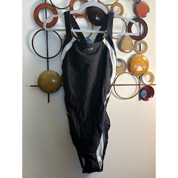 Women’s size 14 Speedo black and white hydrasuit - Picture 1 of 7